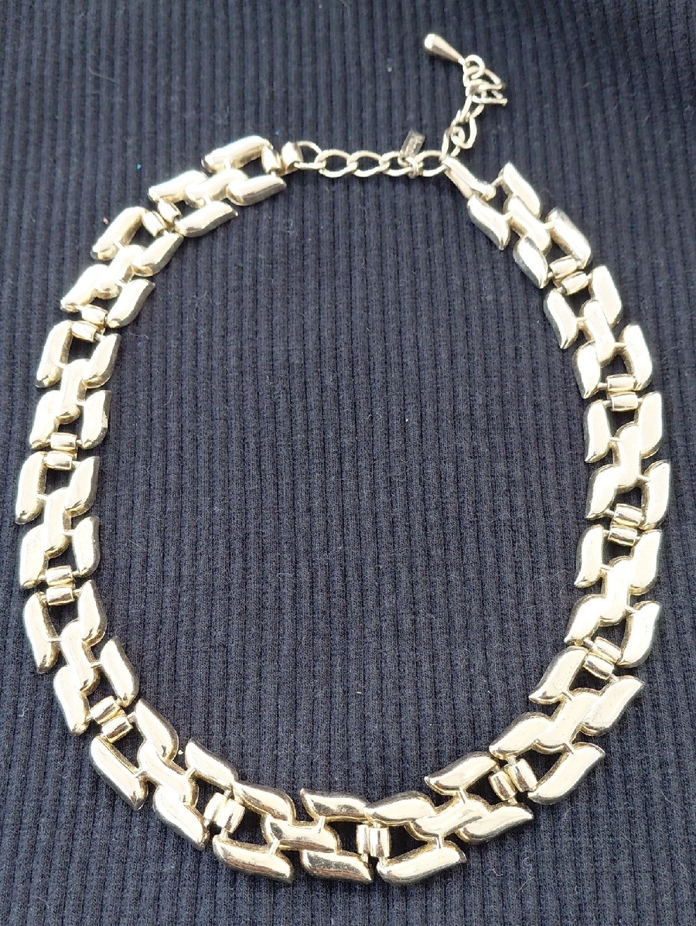 Monet Signed Chunky Gold Toned Necklace 16-18 Inches